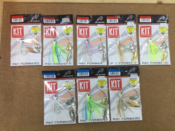 葛の葉店【新製品入荷情報☆第２弾☆】「ペイフォワード ＫＩＴタンデムウィロー（新入荷 ）３/８ｏｚ＆１/２ｏｚ ＫＩＴダブルウィロー（新入荷） ＃３/８ｏｚ＆１/２ｏｚ、つり人社 バサー１０月号」が入荷いたしました！（葛の葉店）サムネイル