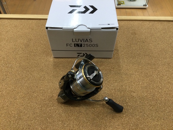 葛の葉店【最新釣具買取情報】「ダイワ　２０ルビアス　ＦＣ　ＬＴ　２５００Ｓ」買取り入荷しました。（つりどうぐ一休　葛の葉店）サムネイル