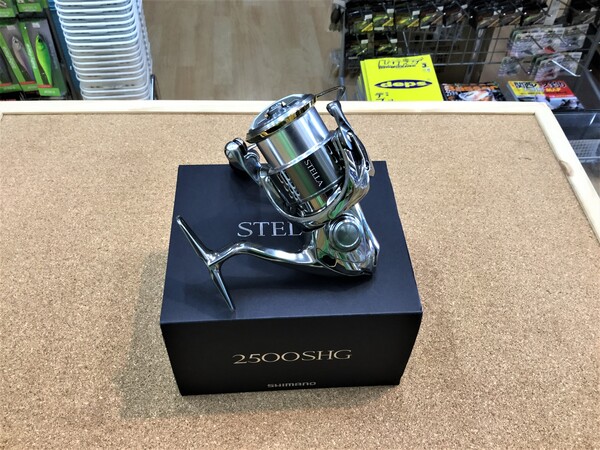 狭山店　本日の釣具買取商品　第３弾！「シマノ　１８ステラ　２５００ＳＨＧ（極上ウルトラ超美品）＆シマノ　２０ツインパワー　〇２５００ＳＨＧ（２台・極上ウルトラ超美品）〇Ｃ３０００ＭＨＧ（極上ウルトラ超美品）などが、買取入荷しました！」（狭山店）サムネイル