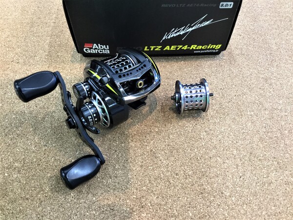 狭山店　本日の釣具買取商品「Ａｂｕ　ＲＥＶＯ　ＬＴＺ　ＡＥ７４Ｒａｃｉｎｇ（右）が、買取入荷しました！」（狭山店）サムネイル