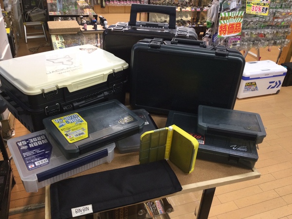 【最新釣具買取情報】「人気メーカーのタックルボックスなどの小物類！」買取り入荷致しました。（つりどうぐ一休　葛の葉店）サムネイル