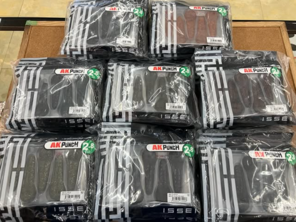 滋賀守山店　入荷情報　・一誠 　AKパンチ2.8　カタクチワームヤバクネ　GCクルコマ8g　GCクルコマ13g　・ダイワ　  エメラルダスシャインLC-LI　入荷しました。サムネイル