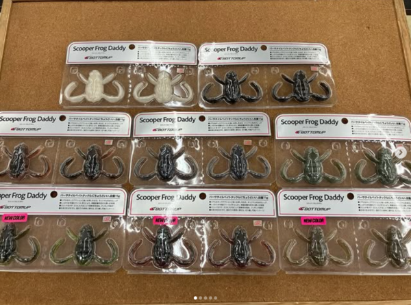 滋賀守山店　入荷情報　・ボトムアップ 　スクーパーフロッグダディ　 ヴァラップスイマー5.5 　フリッシュ3.5 　ギミー4.5　・ジャッカル 　デラクー　1/4&3/8&1/2oz　入荷いたしました。サムネイル