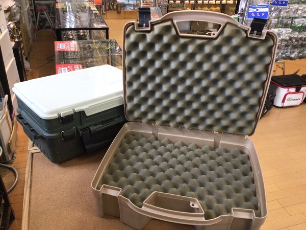 【最新釣具買取情報】「人気メーカーのリールケースやタックルボックス！」買取り入荷致しました。（つりどうぐ一休　葛の葉店）サムネイル