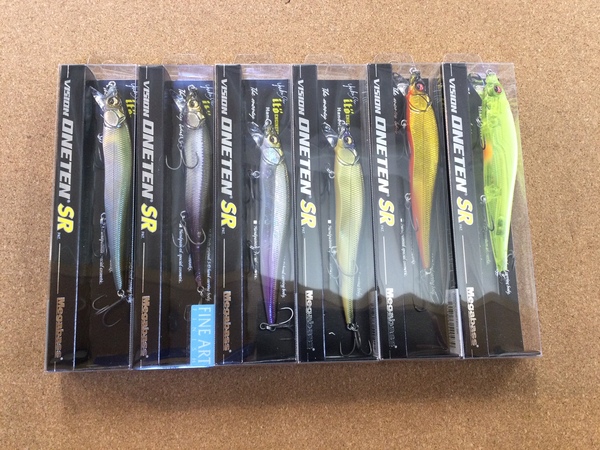 【新製品入荷情報】「メガバス ○ヴィジョンワンテンＳＲ（未入荷色）ランカーランチＢＯＸ ○ＭＢ－３０１０ＮＤＭ　ＲＥＤ（新製品）」が入荷いたしました！（葛の葉店）サムネイル
