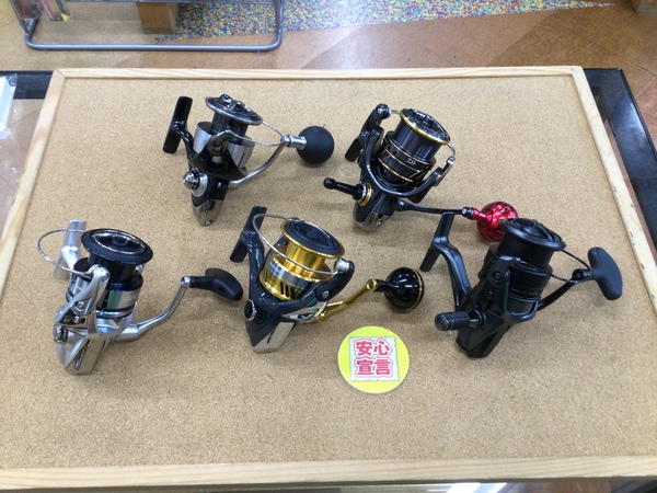 【寝屋川店】（本日の買取情報☆第３弾☆）ダイワ　２３レグザＬＴ５０００－ＣＸＨ　２１カルディアＬＴ４０００Ｓ－Ｃ、シマノ　１９ストラディック４０００ＸＧ　１７サハラＣ５０００ＸＧ　１８エクスセンスＣＩ４＋４０００ＭＸＧ　等　買取入荷致しました！サムネイル