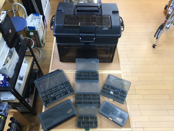 【最新釣具買取情報】「人気メーカーのタックルボックスなどの小物類！」買取り入荷致しました。（つりどうぐ一休　葛の葉店）サムネイル