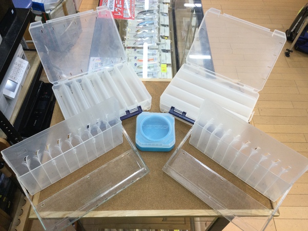 【最新釣具買取情報☆第２弾☆】「人気メーカーのエギケースなどの小物類！」買取り入荷致しました。（つりどうぐ一休　葛の葉店）サムネイル