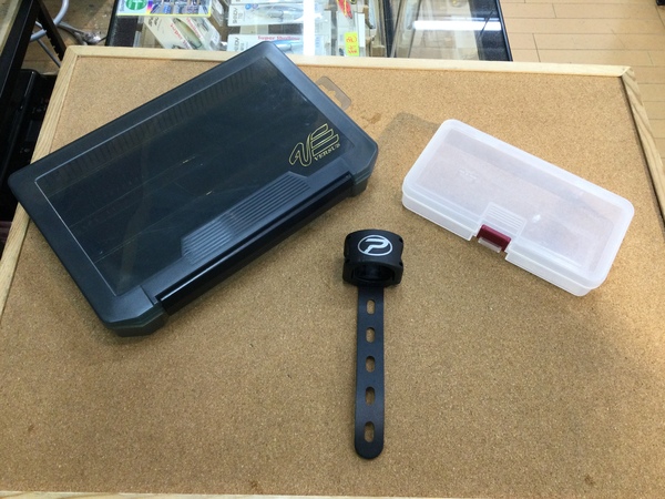 【最新釣具買取情報☆第２弾☆】「人気メーカーのタックルボックスとタモホルダー！」買取り入荷致しました。（つりどうぐ一休　葛の葉店）サムネイル