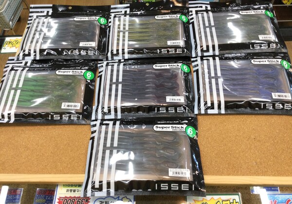 狭山店【製品入荷情報】「一誠　〇スーパースティックカーリー６インチ（７色久々の再入荷）○キャラメルシャッド３．５インチ（４色再入荷）○４インチ（３色再入荷）○５インチ（３色再入荷）などが、入荷しました！」（狭山店）サムネイル